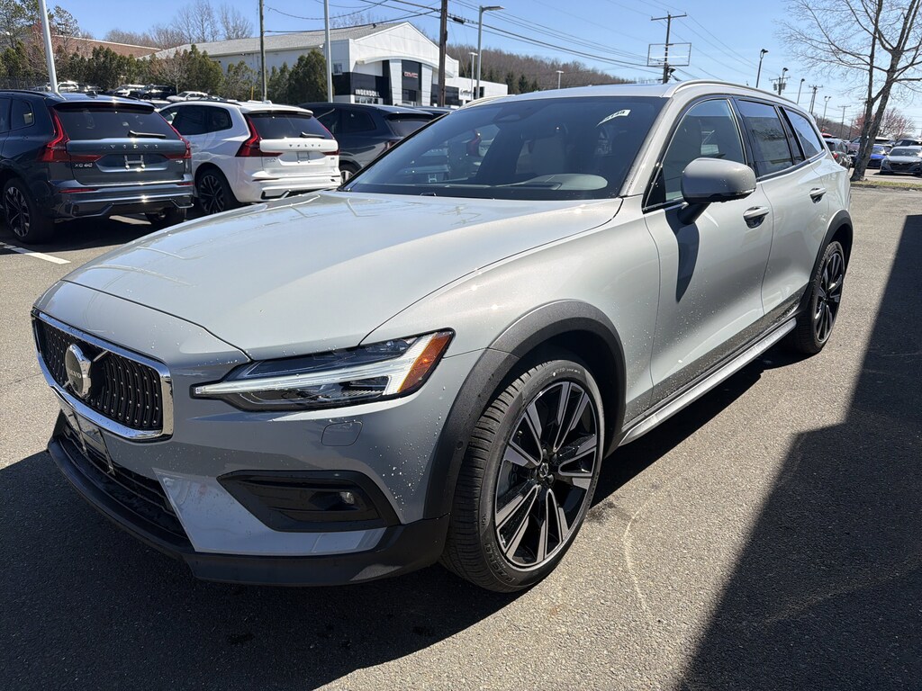 New 2026 Volvo V60 Cross Country Ultra B5 AWD Ultra