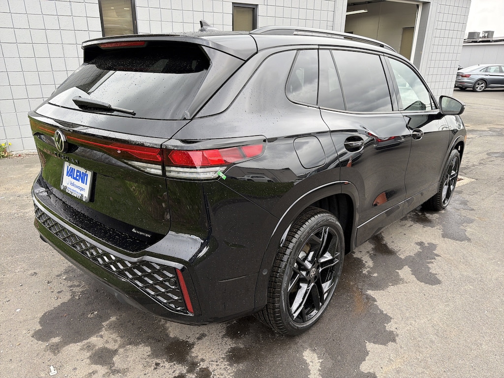 New 2026 Volkswagen Tiguan SE R-Line Black 2.0T SE R-Line Black 4MOTION