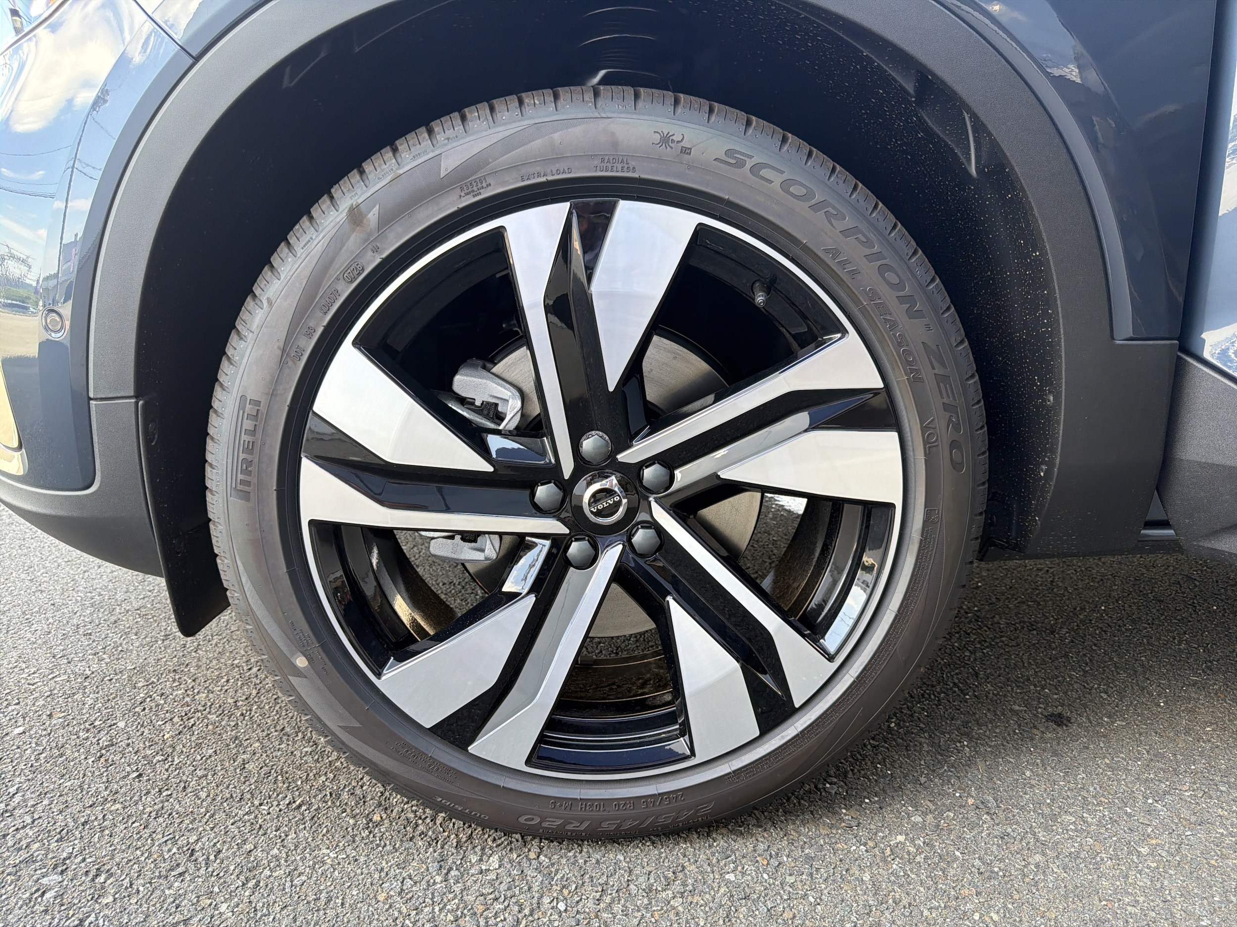 2026 Volvo XC40 Plus - Photo 25