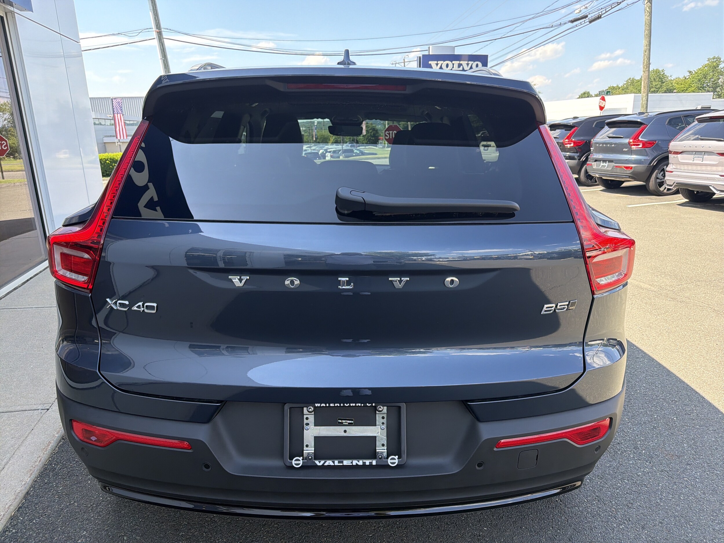 2026 Volvo XC40 Plus - Photo 4
