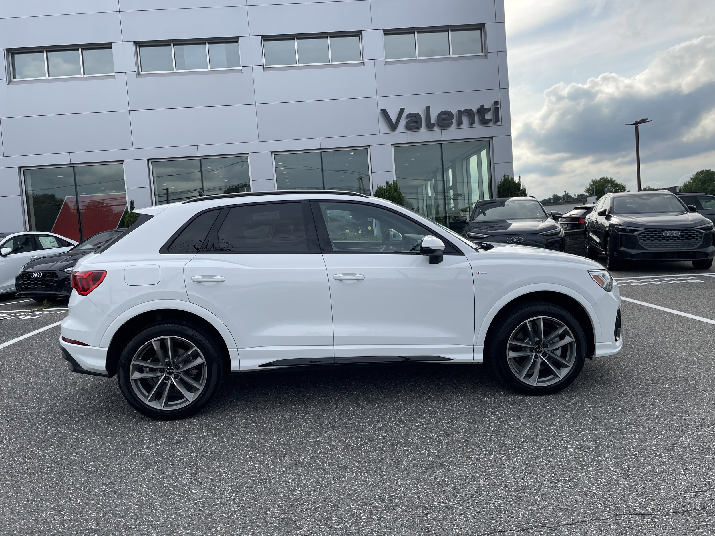 2025 Audi Q3 S line Premium photo 3