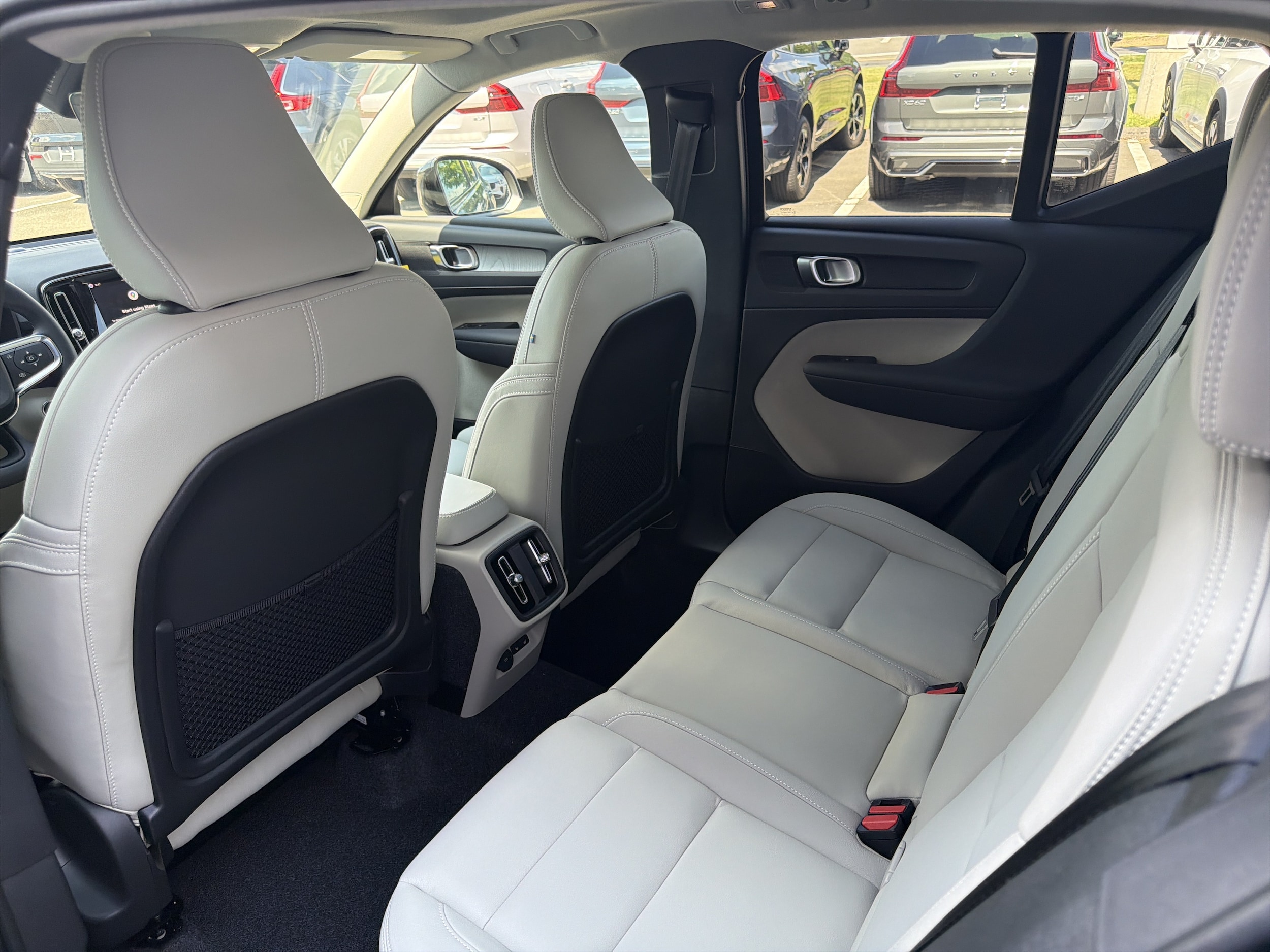 2026 Volvo XC40 Plus - Photo 15