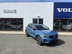 2024 Volvo XC40 B5 Ultimate Dark SUV