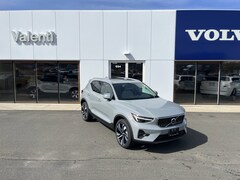 2024 Volvo XC40 B5 Ultimate Dark SUV
