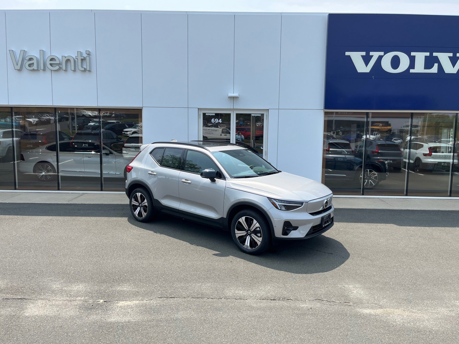 2023 Volvo XC40 Plus's photo
