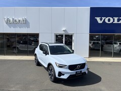 2024 Volvo XC40 B5 Ultimate Dark SUV