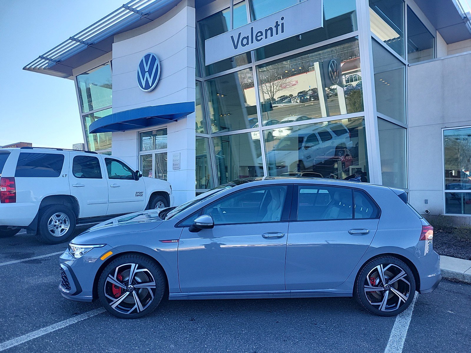 2024 Volkswagen Golf GTI SE's photo