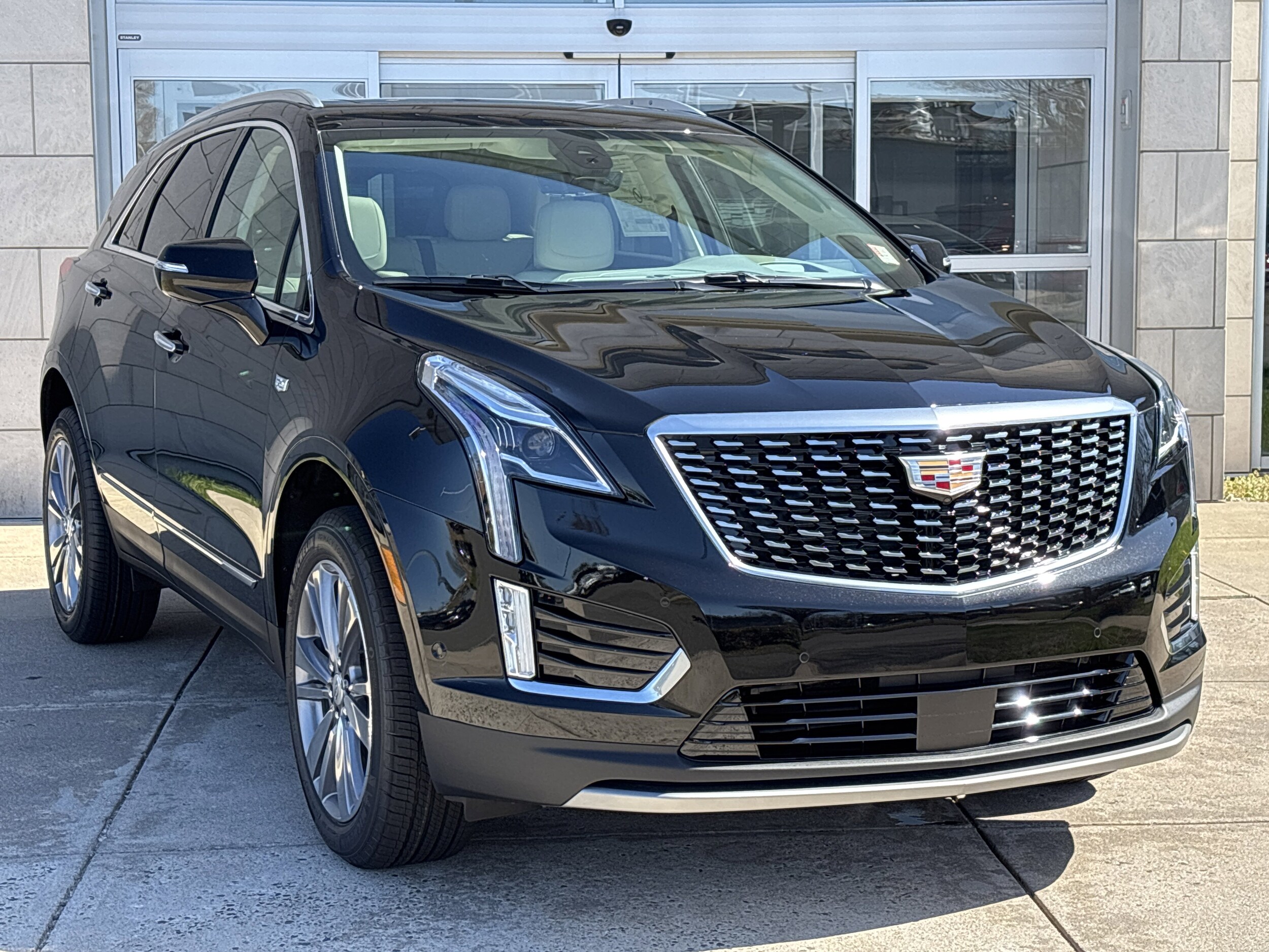 2025 Cadillac XT5 Premium Luxury photo 2