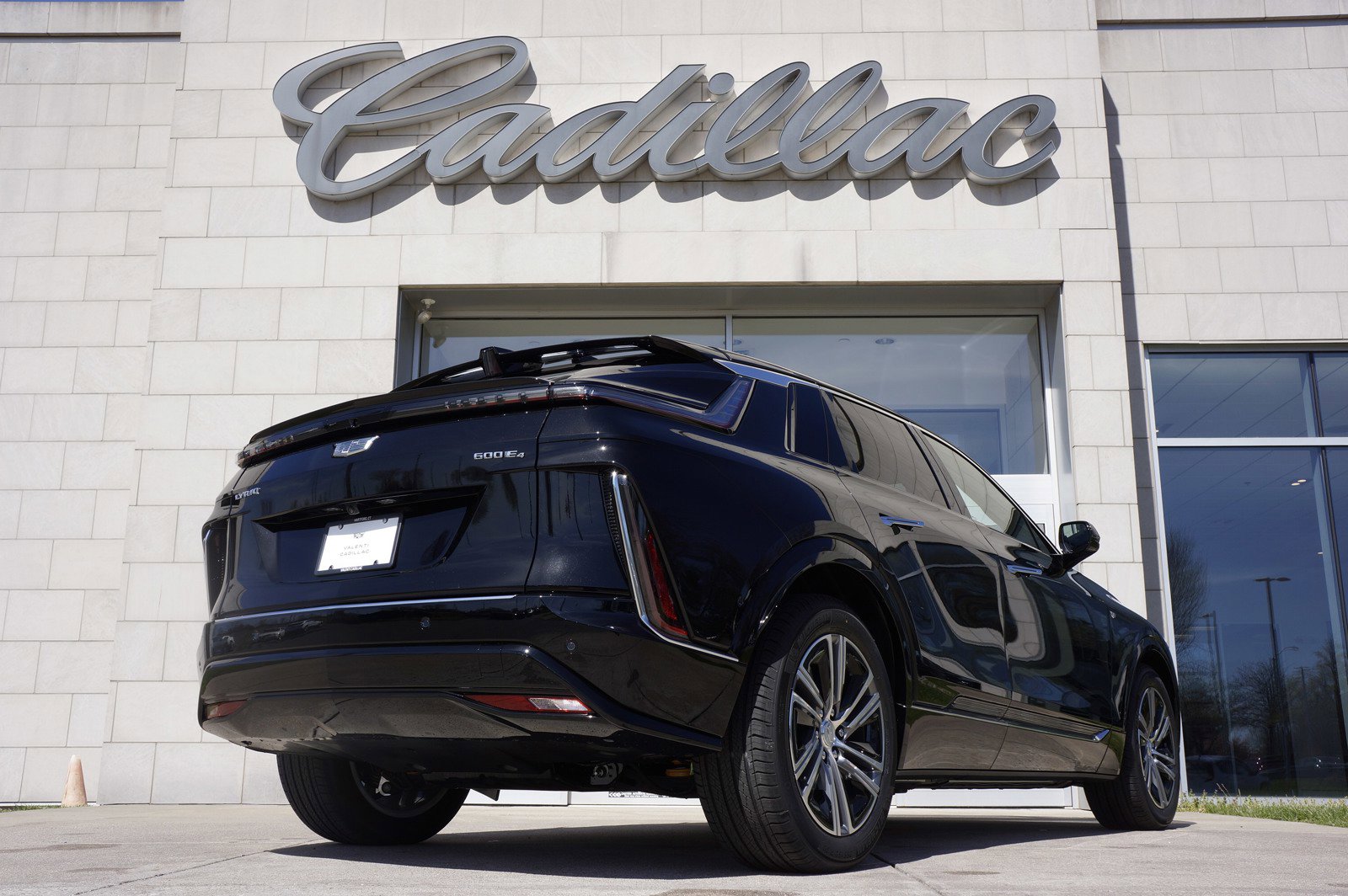 2024 Cadillac Lyriq Luxury photo 3