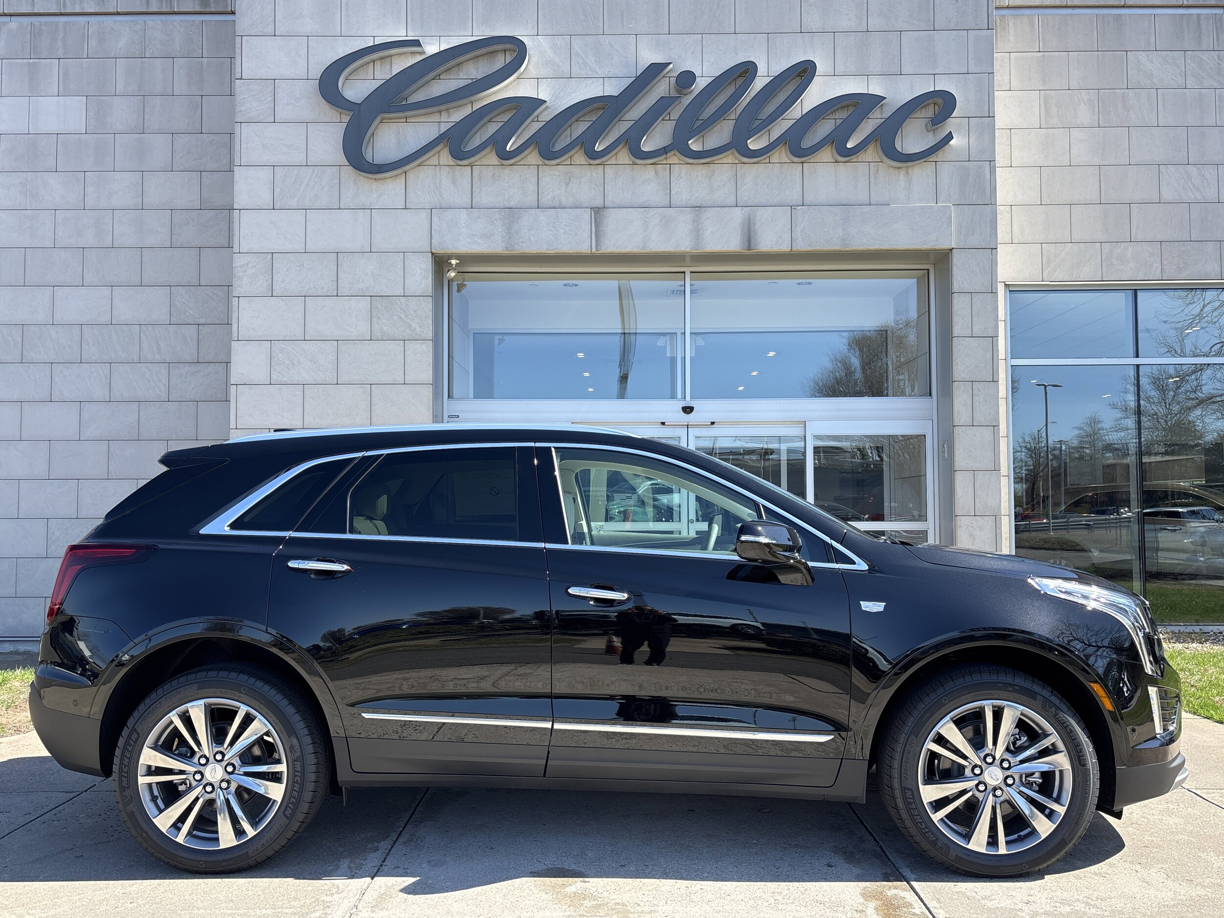 2025 Cadillac XT5 Premium Luxury photo 3