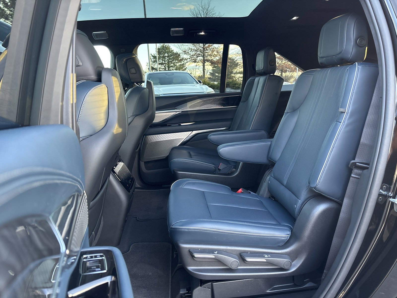 2025 Cadillac Escalade IQ Sport 2 - Photo 30