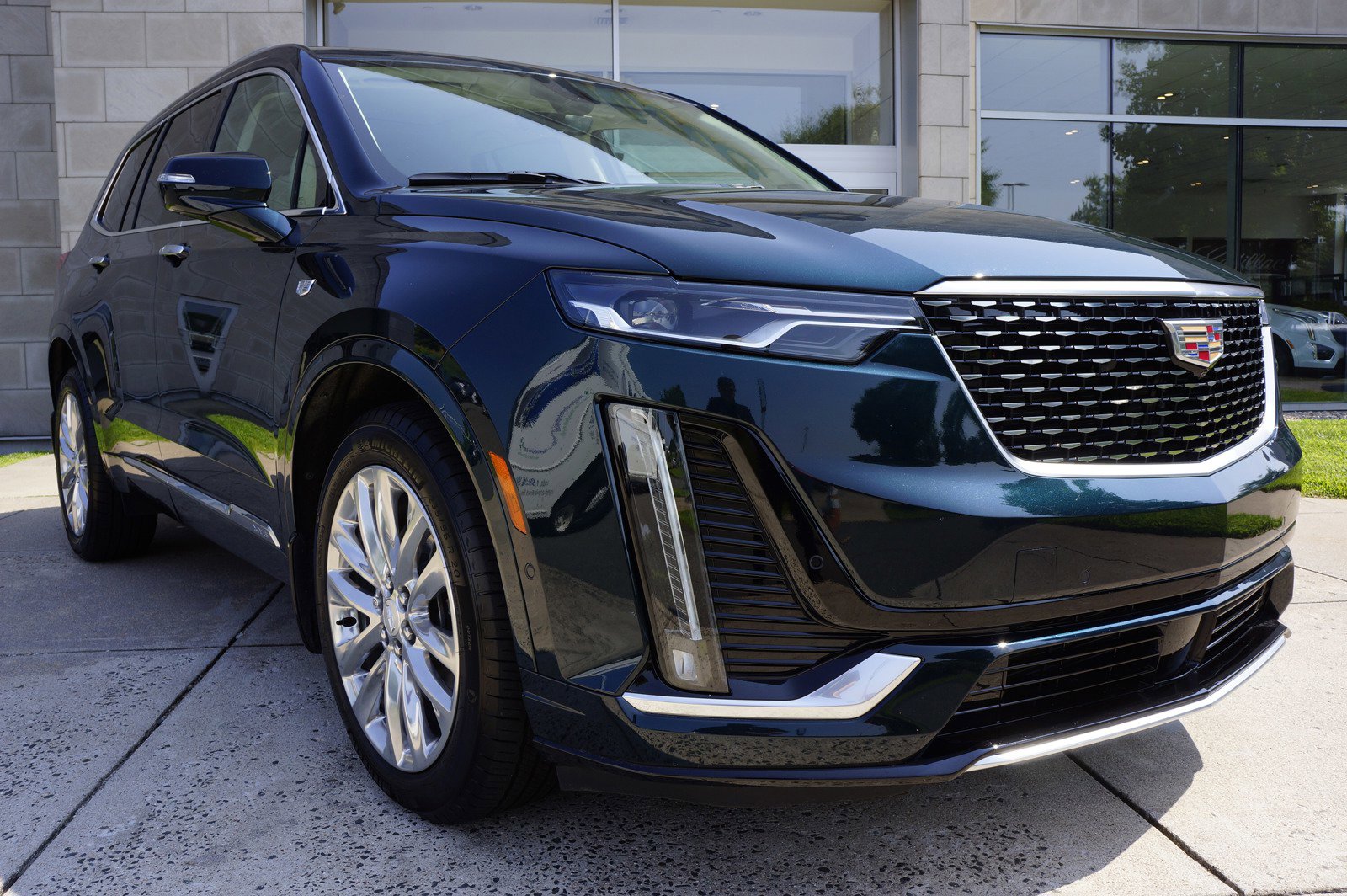 Used 2024 Cadillac XT6 Premium Luxury with VIN 1GYKPDRS3RZ724669 for sale in Hartford, CT