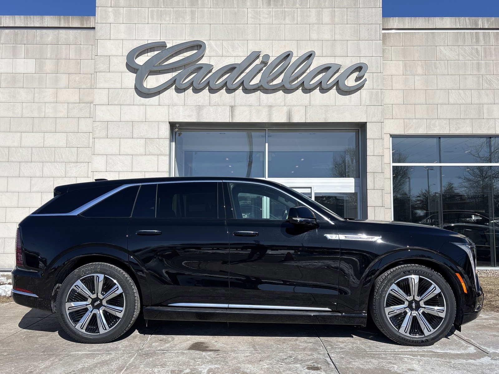 2025 Cadillac Escalade IQ Luxury photo 3