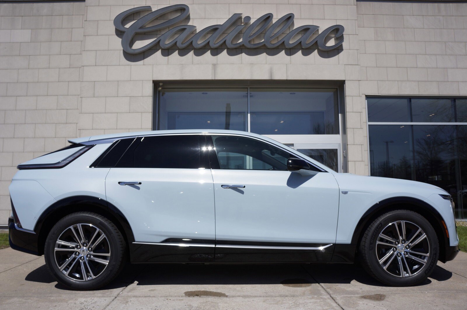 2025 Cadillac Lyriq Sport photo 3