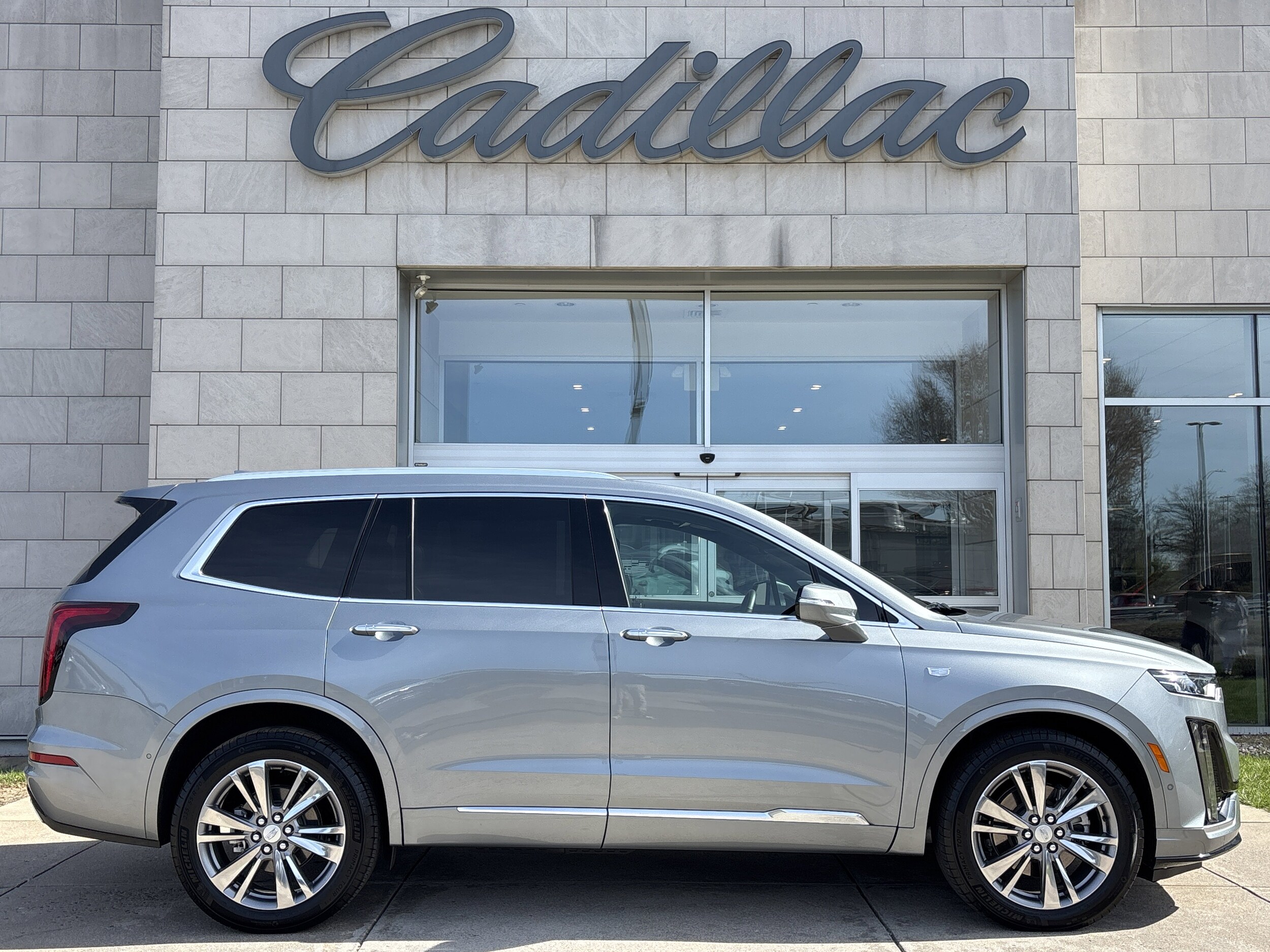 2024 Cadillac XT6 Premium Luxury photo 3