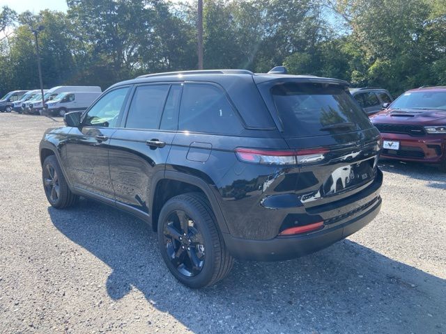 2025 Jeep Grand Cherokee Limited photo 4