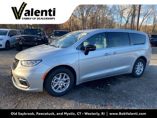 2026 Chrysler Pacifica Select Passenger Van