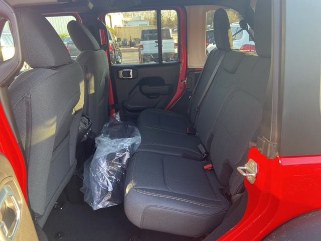 2026 Jeep Wrangler 4-Door Willys - Photo 10