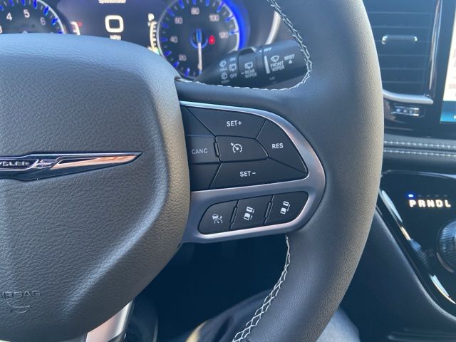 2026 Chrysler Pacifica Select - Photo 16