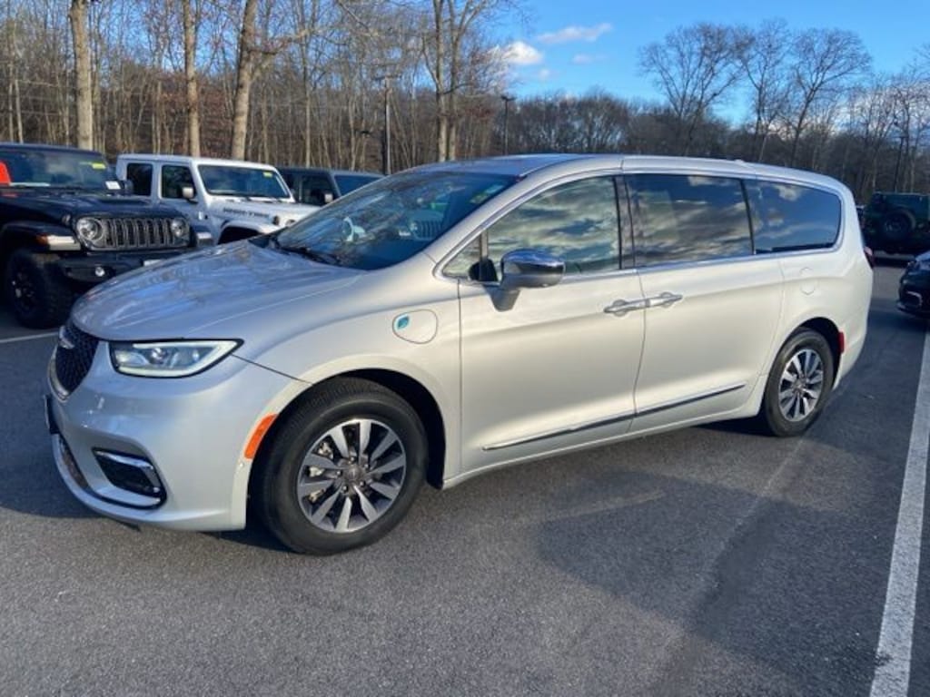 Used 2022 Chrysler Pacifica Hybrid Limited Van Passenger Van