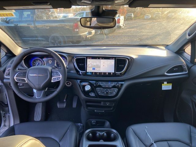 2026 Chrysler Pacifica Select - Photo 8