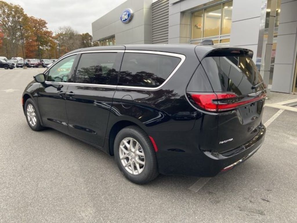 New 2026 Chrysler Pacifica Select Passenger Van