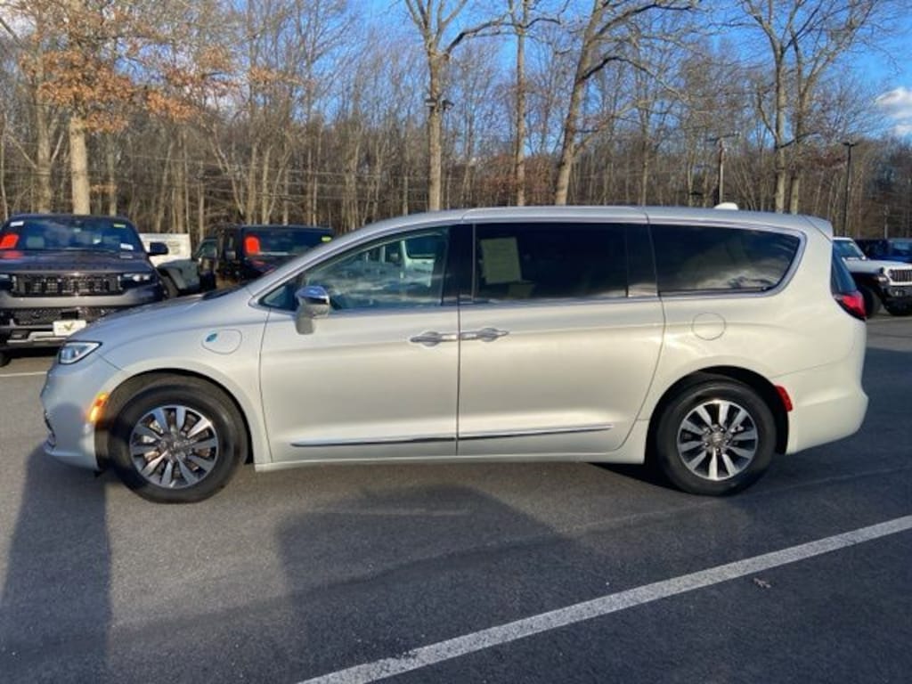 Used 2022 Chrysler Pacifica Hybrid Limited Van Passenger Van