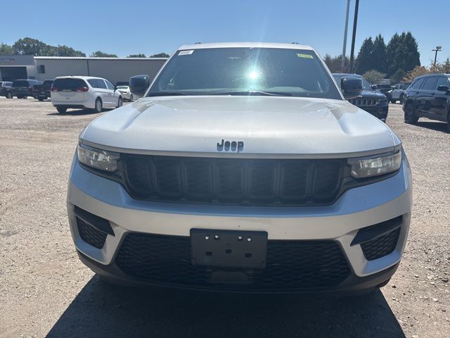 2025 Jeep Grand Cherokee Altitude X photo 2