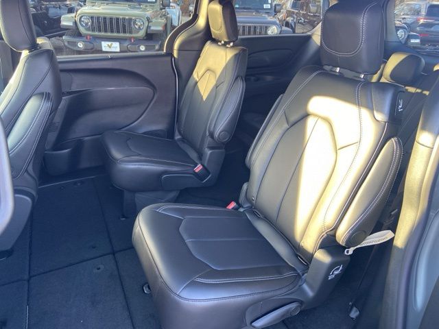 2026 Chrysler Pacifica Select - Photo 10