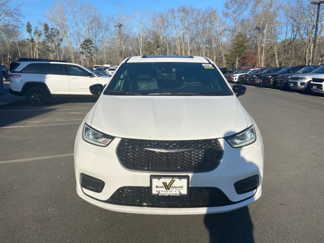 2023 Chrysler Pacifica Hybrid Limited photo 4