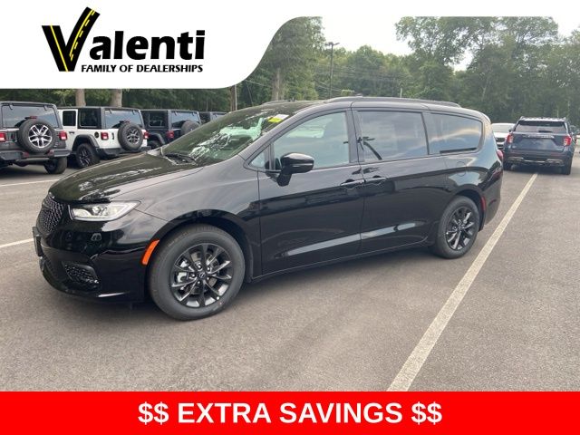 2025 Chrysler Pacifica Passenger Van 