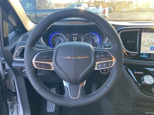 2026 Chrysler Pacifica Select - Photo 14
