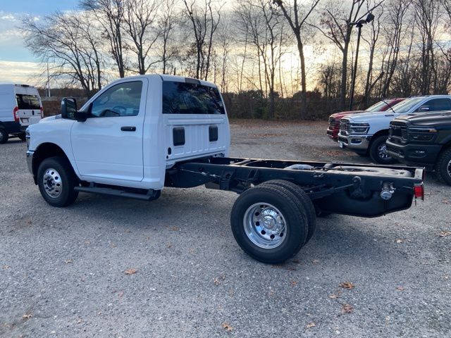 2026 Ram 3500 Tradesman photo 4