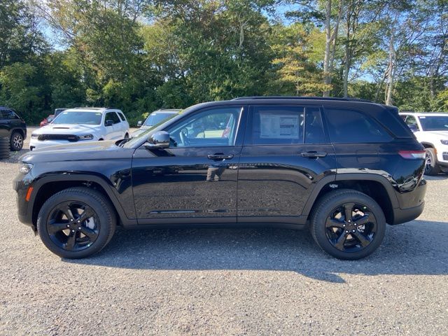 2025 Jeep Grand Cherokee Limited photo 3