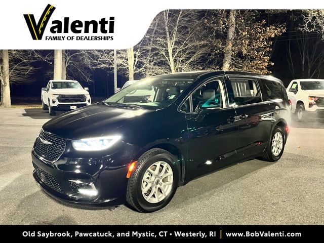 2024 Chrysler Pacifica Touring L's photo