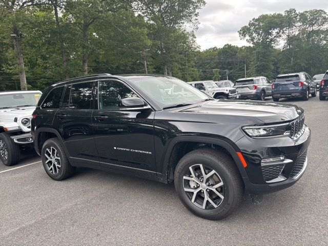 2025 Jeep Grand Cherokee Limited photo 3