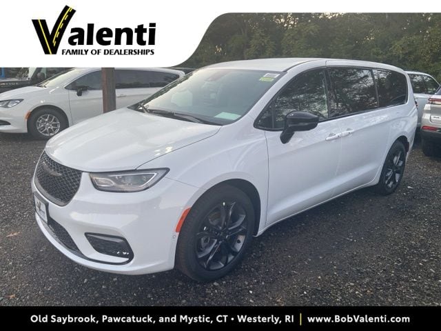 2026 Chrysler Pacifica Passenger Van 