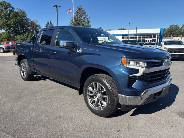 2022 Chevrolet Silverado 1500 LT photo 3