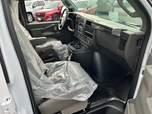 2026 Chevrolet Express Cargo Work Van - Photo 26