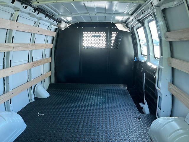 2024 Gmc Savana Cargo 2500 photo 3