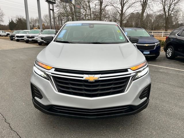 2022 Chevrolet Equinox LS photo 3