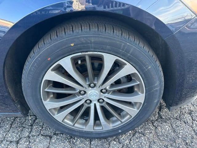 1G4ZR5SS4HU179202