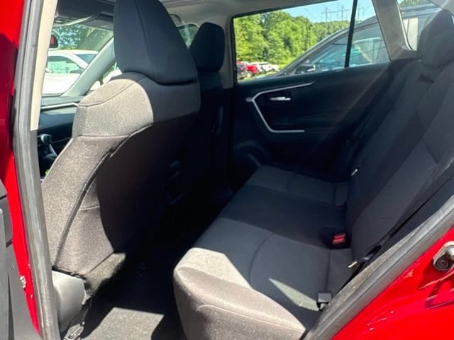 2022 Toyota RAV4 XLE - Photo 13