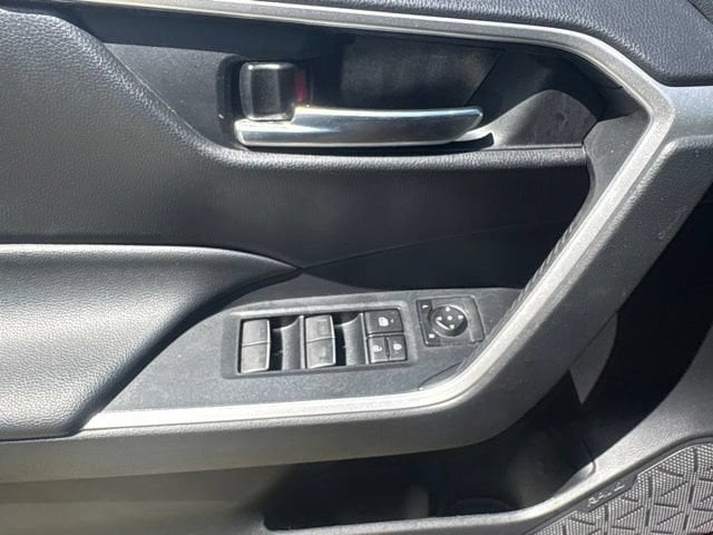2022 Toyota RAV4 XLE - Photo 16