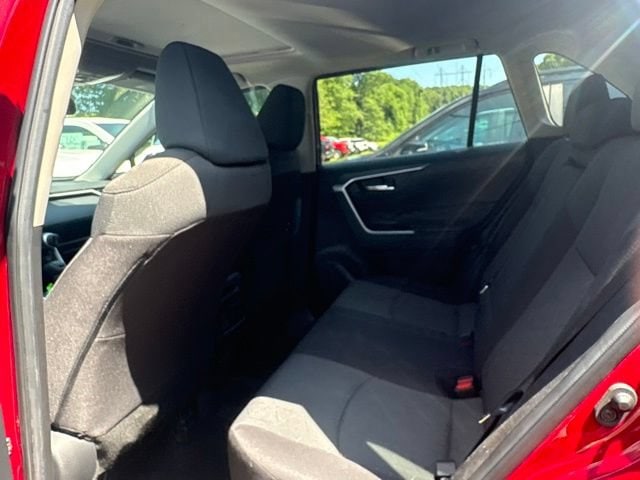 2022 Toyota RAV4 XLE - Photo 14