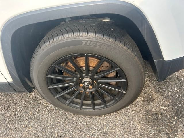 Used 2018 Jeep Cherokee Limited with VIN 1C4PJMDB2JD526767 for sale in Stonington, CT