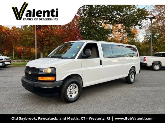 2025 Chevrolet Express Passenger LS's photo