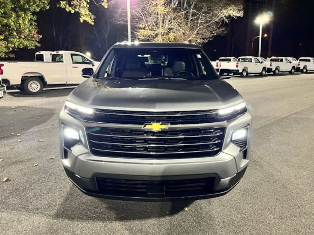 Used 2025 Chevrolet Traverse LT SUV