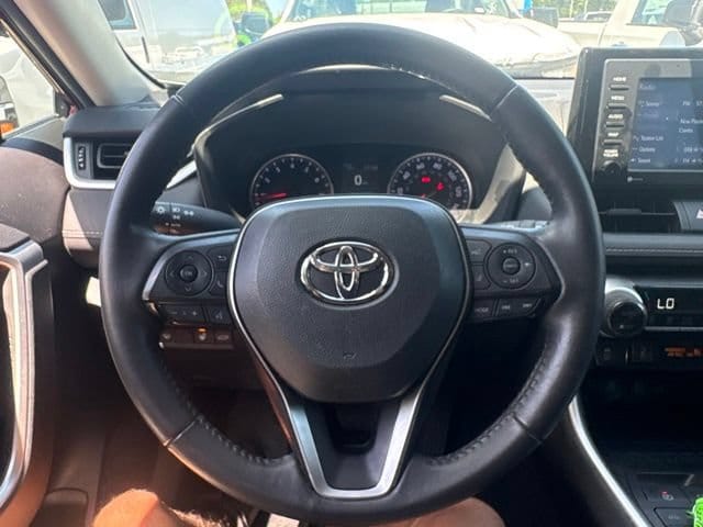 2022 Toyota RAV4 XLE - Photo 19