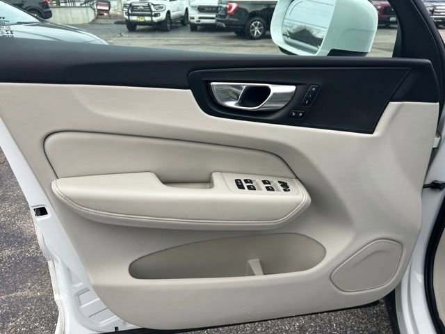 2023 Volvo XC60 Plus - Photo 13